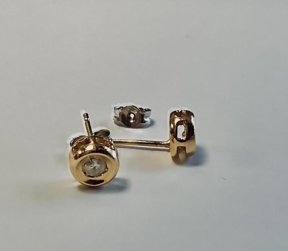 # Ohrstecker aus roségold und weißem Gold mit 0,12 ct Diamant