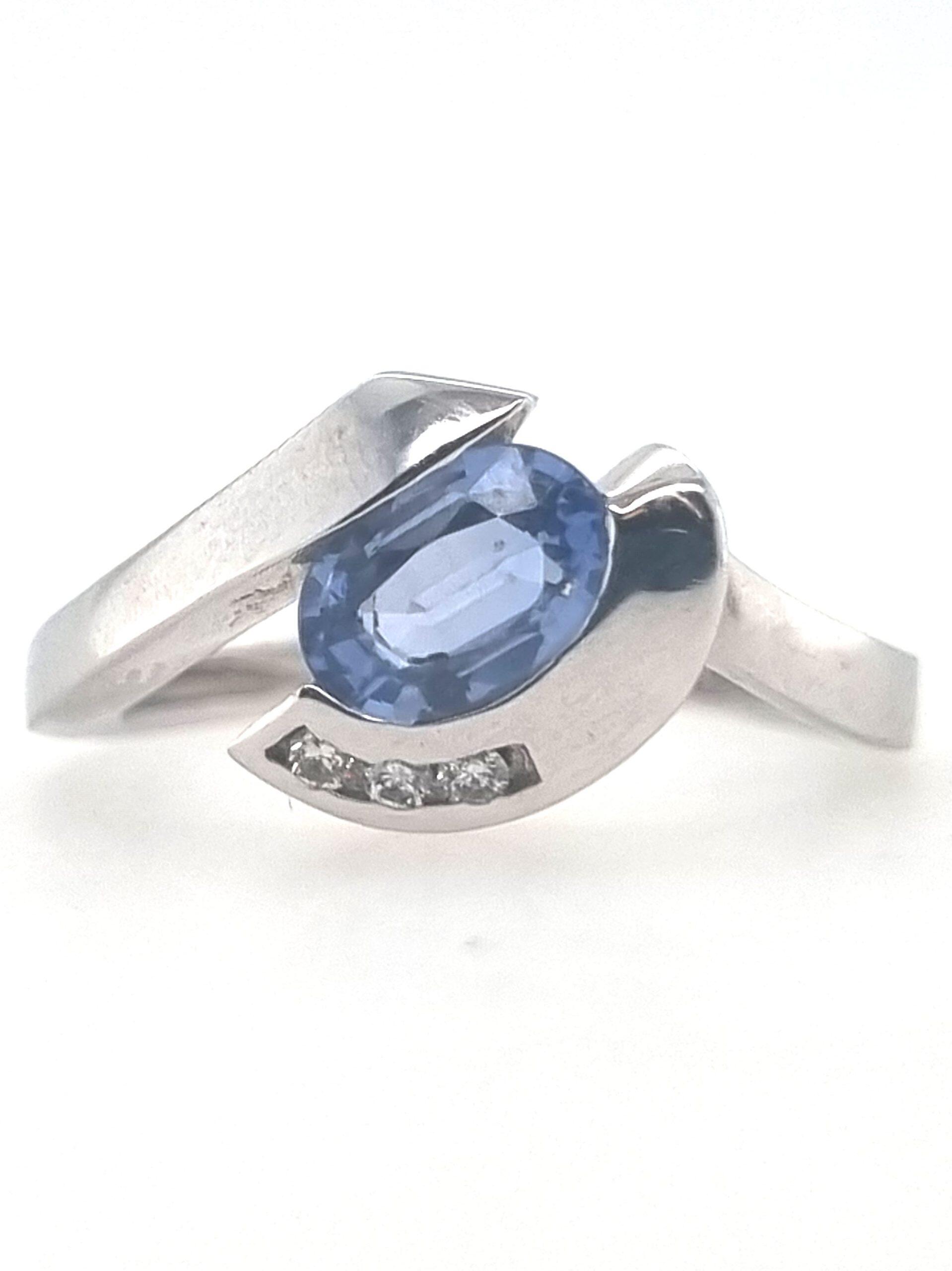 18K Weißgoldring mit 0,40 ct Ceylon-Saphir und 0,06 ct natürlichen Diamanten