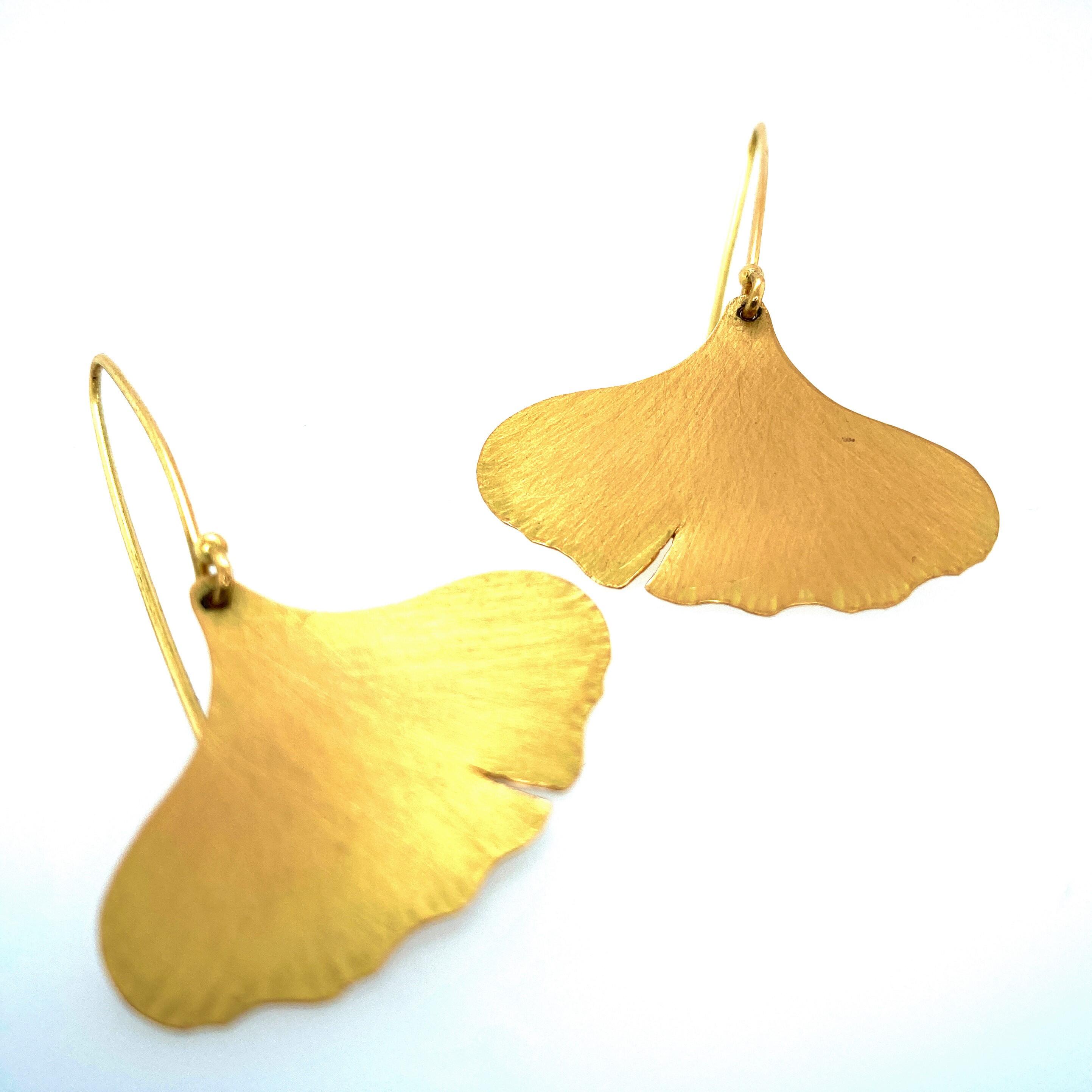 Gingko earrings in 18 ct 750/- yellow gold / Nancy Fis Jewellery