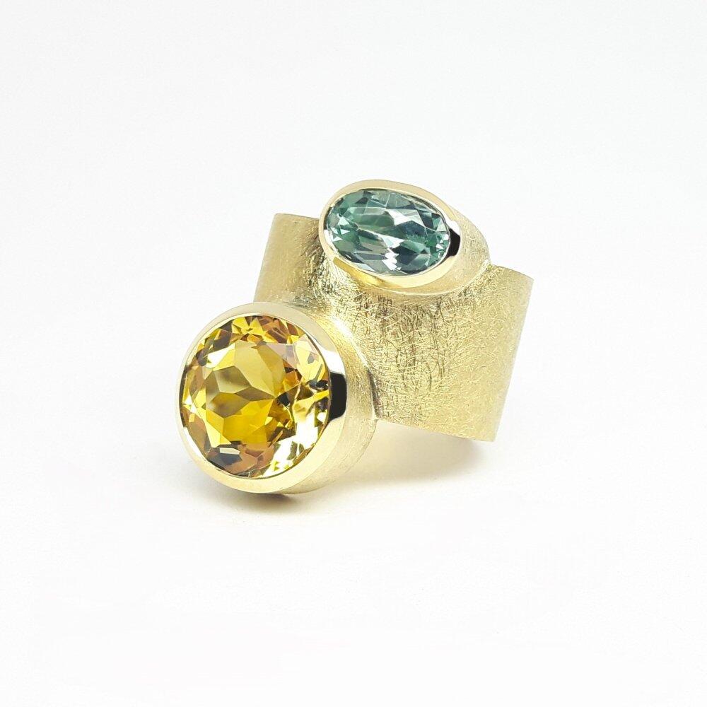 "you &amp; me", ring in 18kt yellow gold, gold beryl and mint green tourmaline. Unique piece.