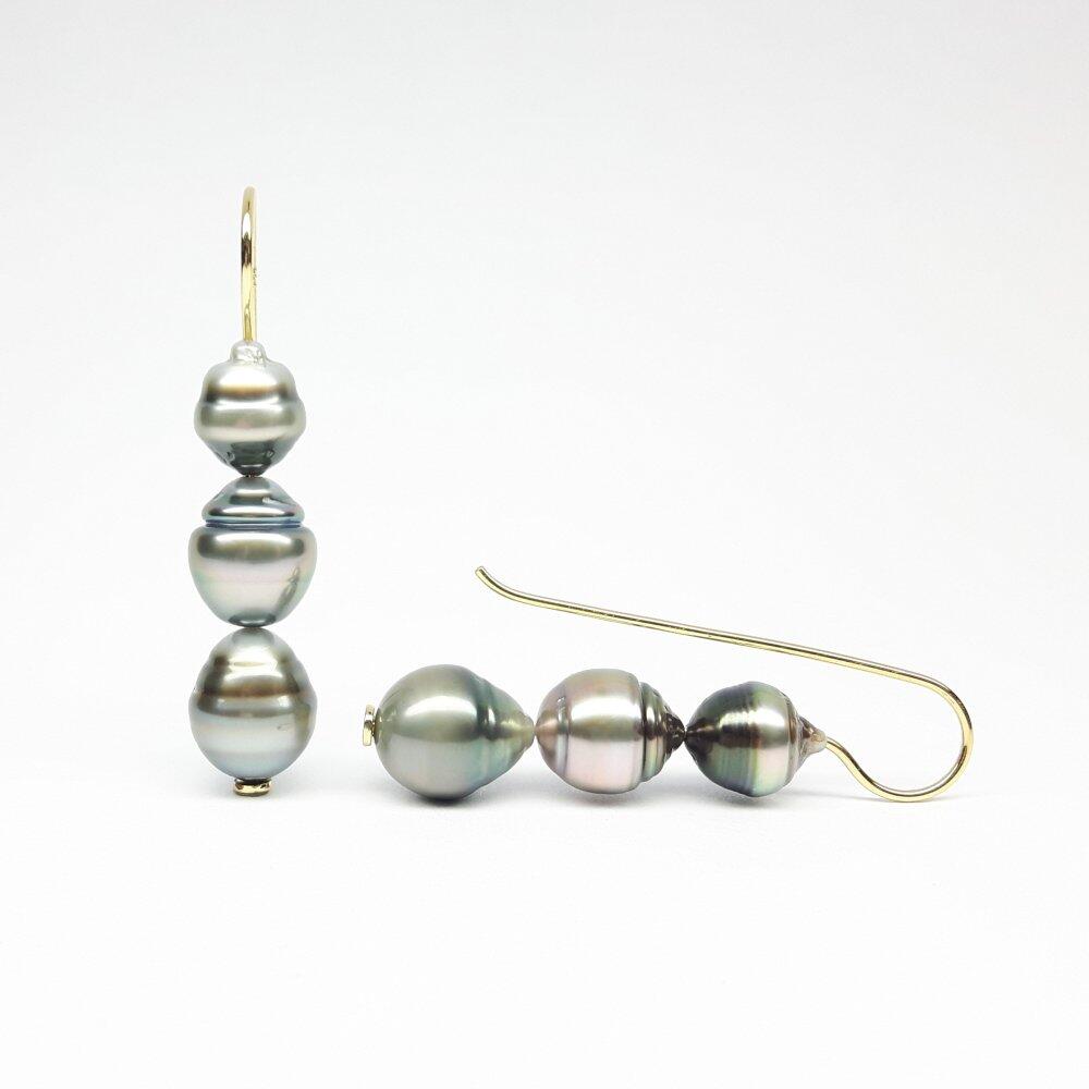 Earrings in 18kt yellow gold and Tahitian pearls. One of a kind.