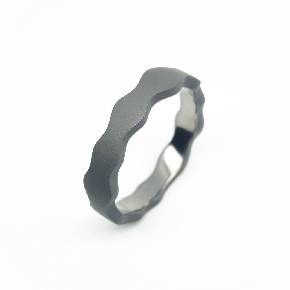 "Brandung", a ring made of 99.9% pure tantalum. One-of-a-kind.