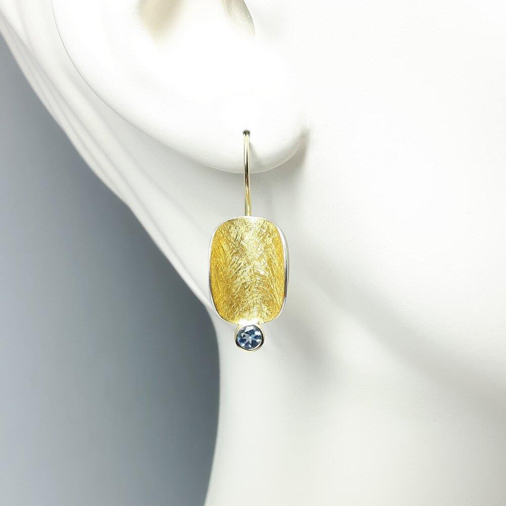 Ohrhänger aus Feingold, 18kt Gold, 925er Silber und Aquamarin.