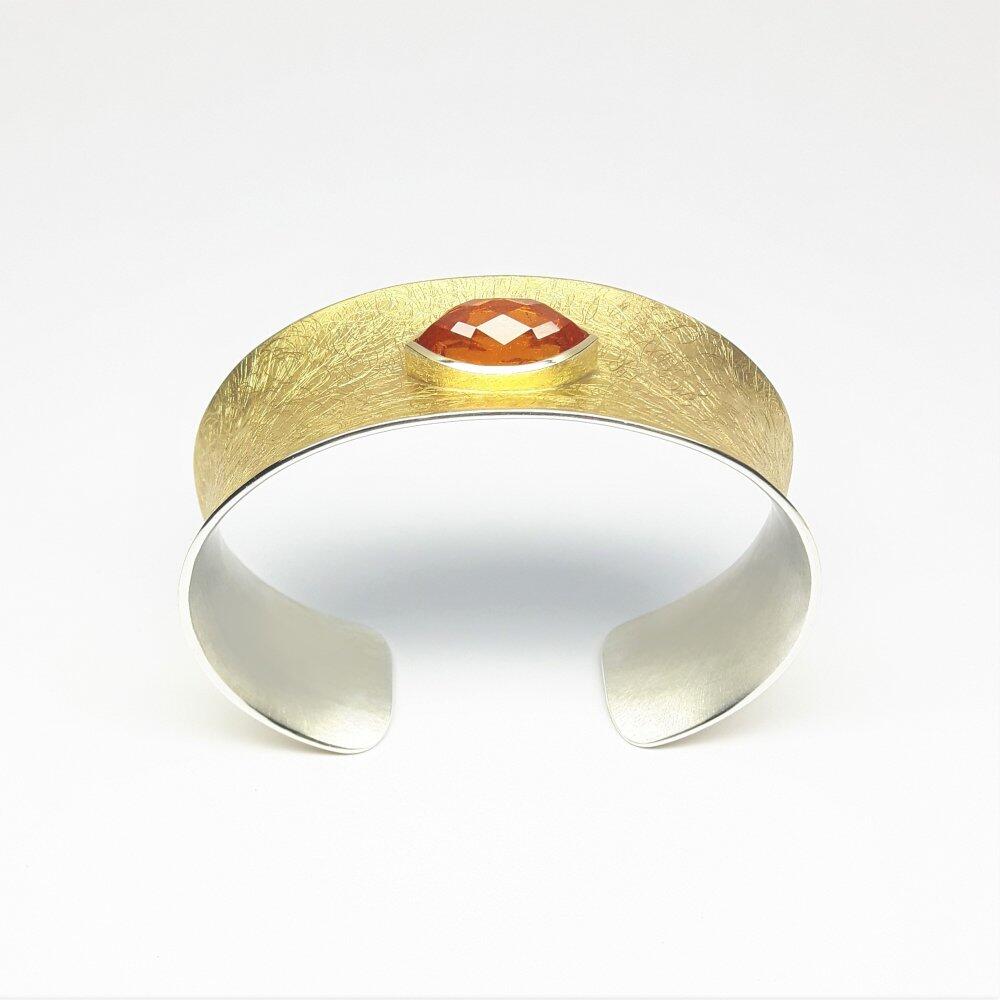 Bangle made of 22kt yellow gold, silver and mandarin garnet. Unique piece.