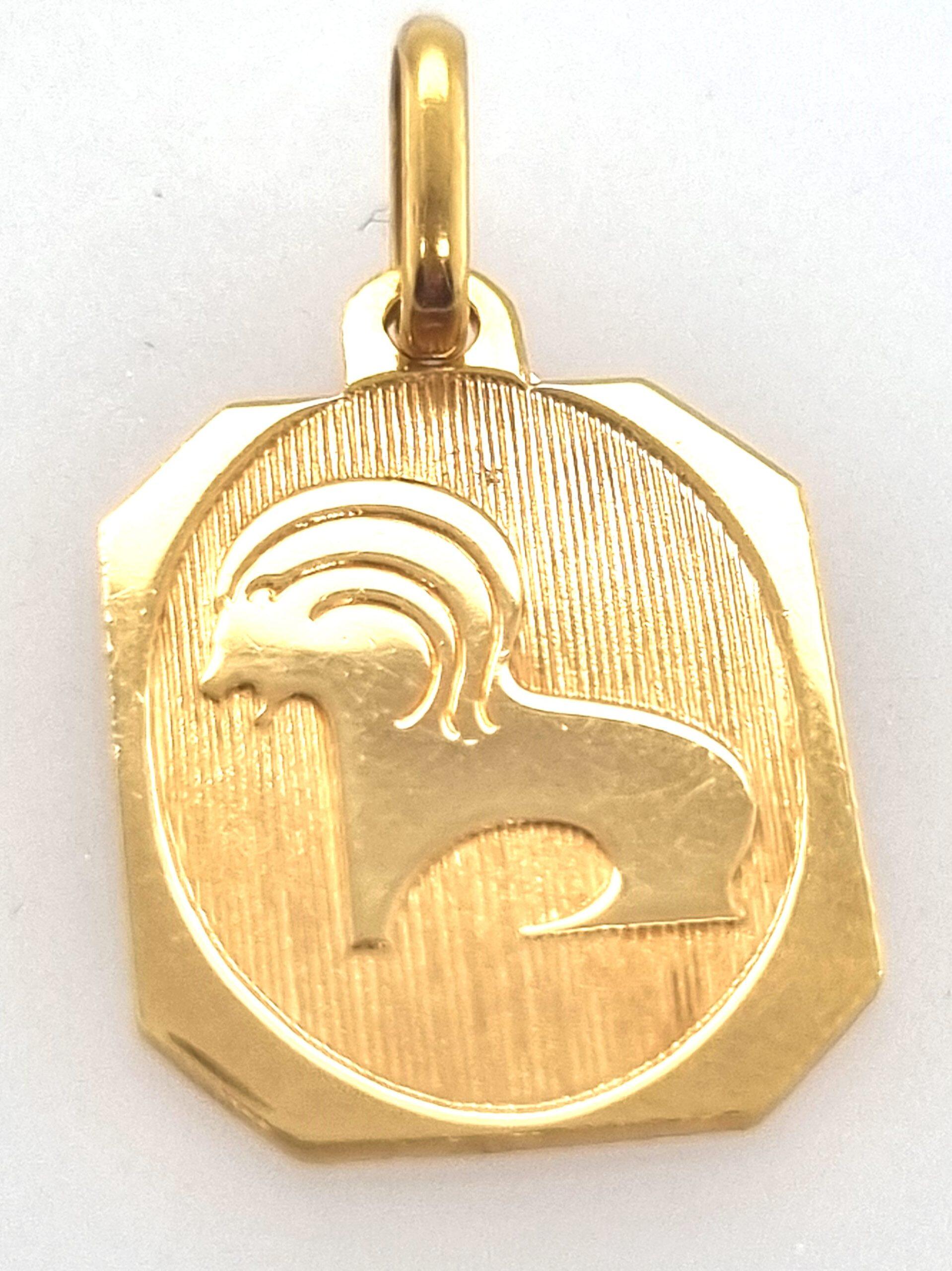 Pendentif médaille 1.9X1.5cm lion or jaune 18K ( dernier modele )