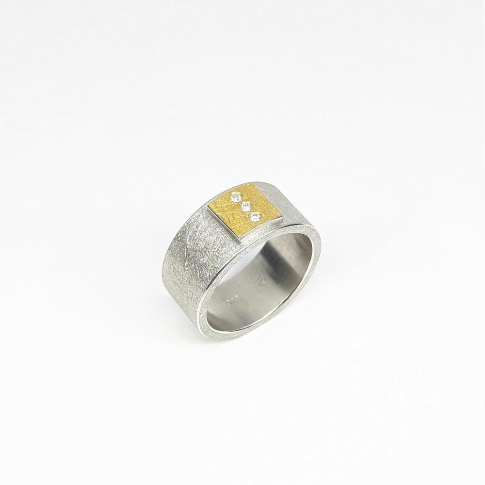 Bague en argent 925/-, or fin et 3 brillants Ø1,5mm.