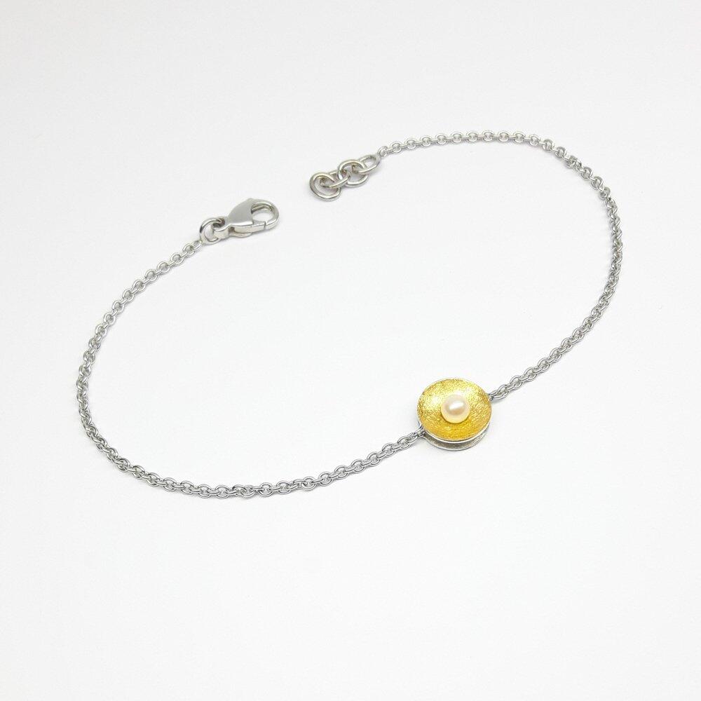 Bracelet en or fin, argent 925/- et perle akoya.