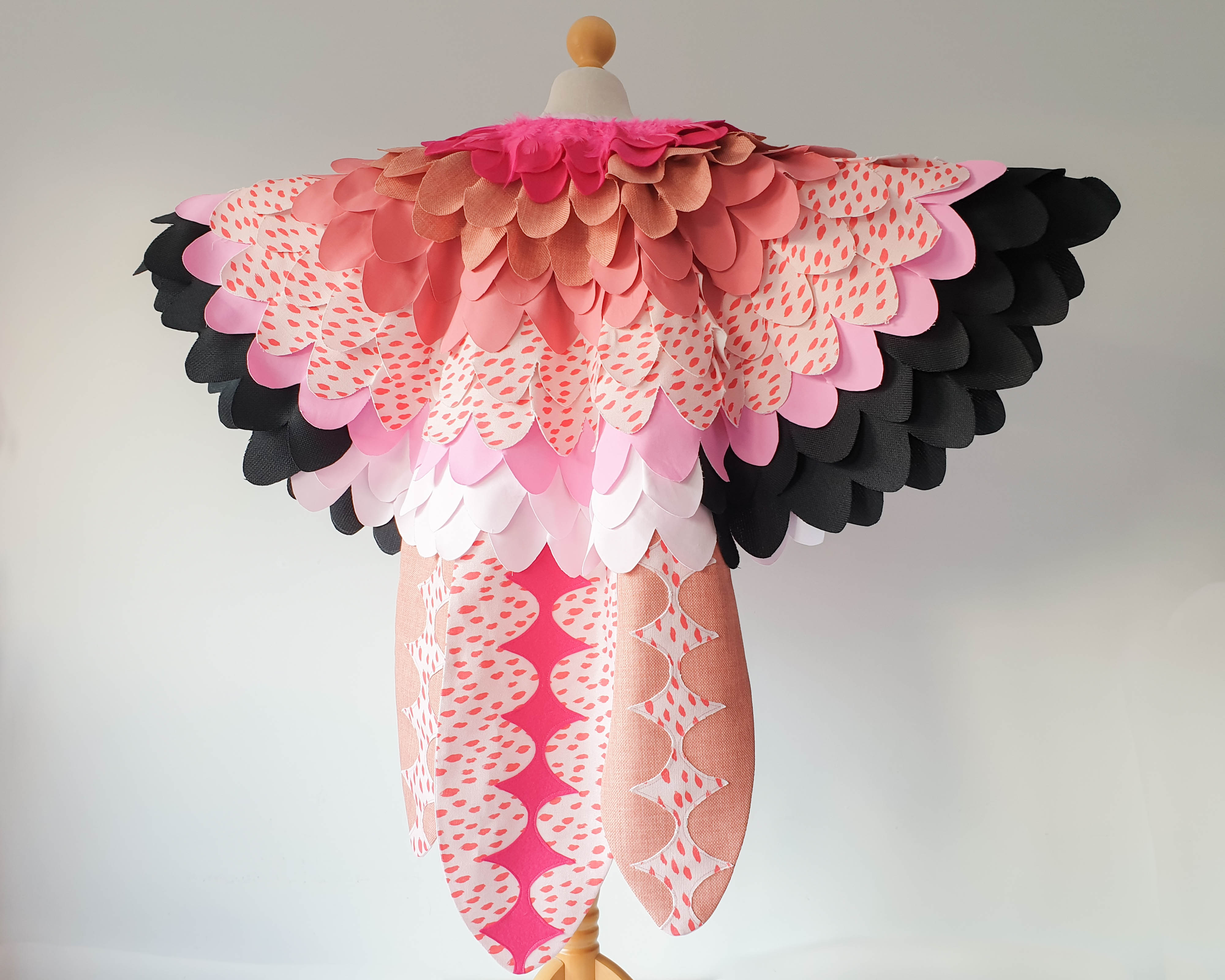 Manteau d'oiseau flamant rose comme déguisement pour enfants