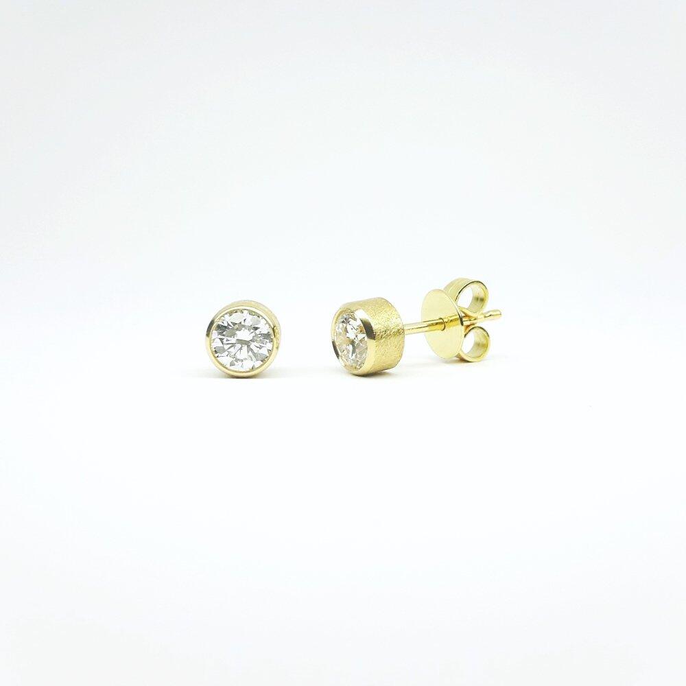Stud earrings made of 18kt yellow gold and diamonds Ø5mm 1.00ct total.