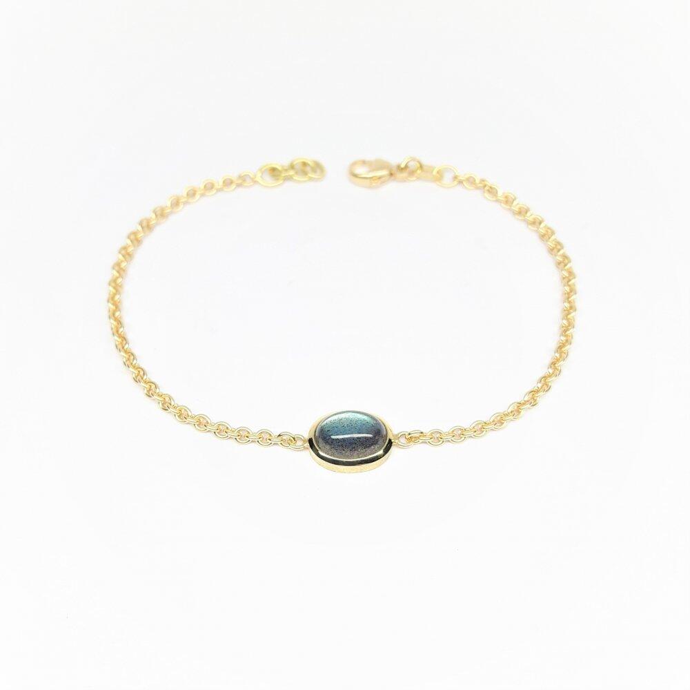 Bracelet in 18kt yellow gold and labradorite.