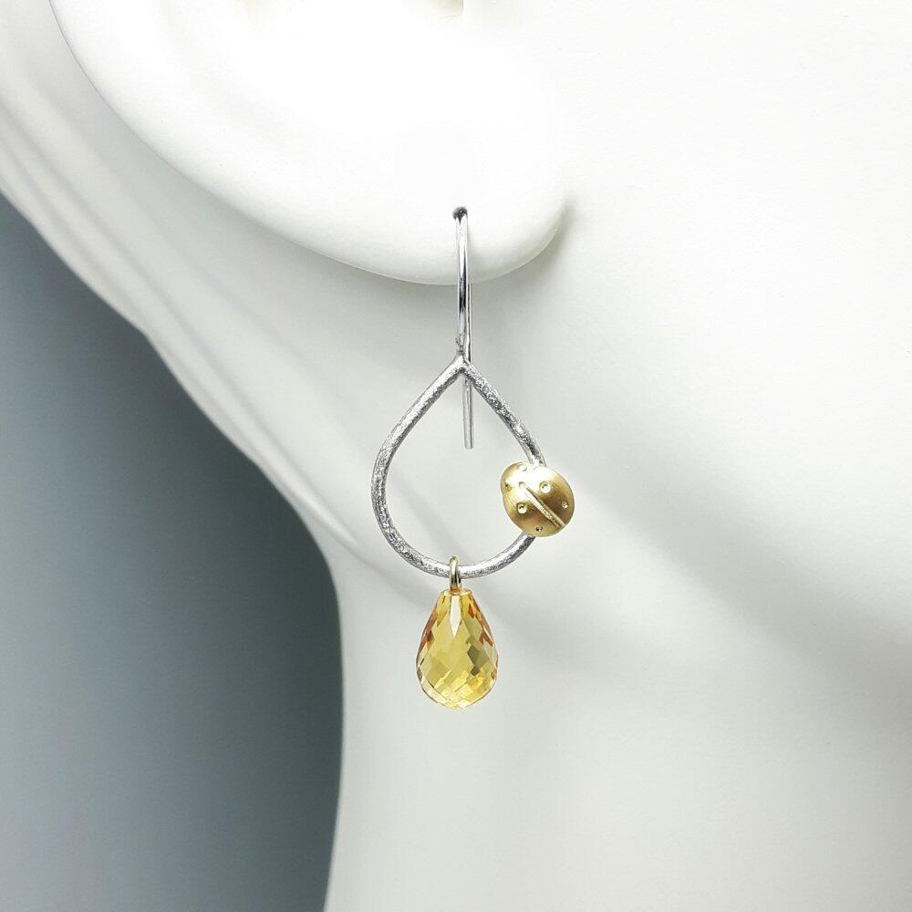 "ladybug", Ohrhänger aus 18kt Gelbgold, 925er Silber und Citrin.