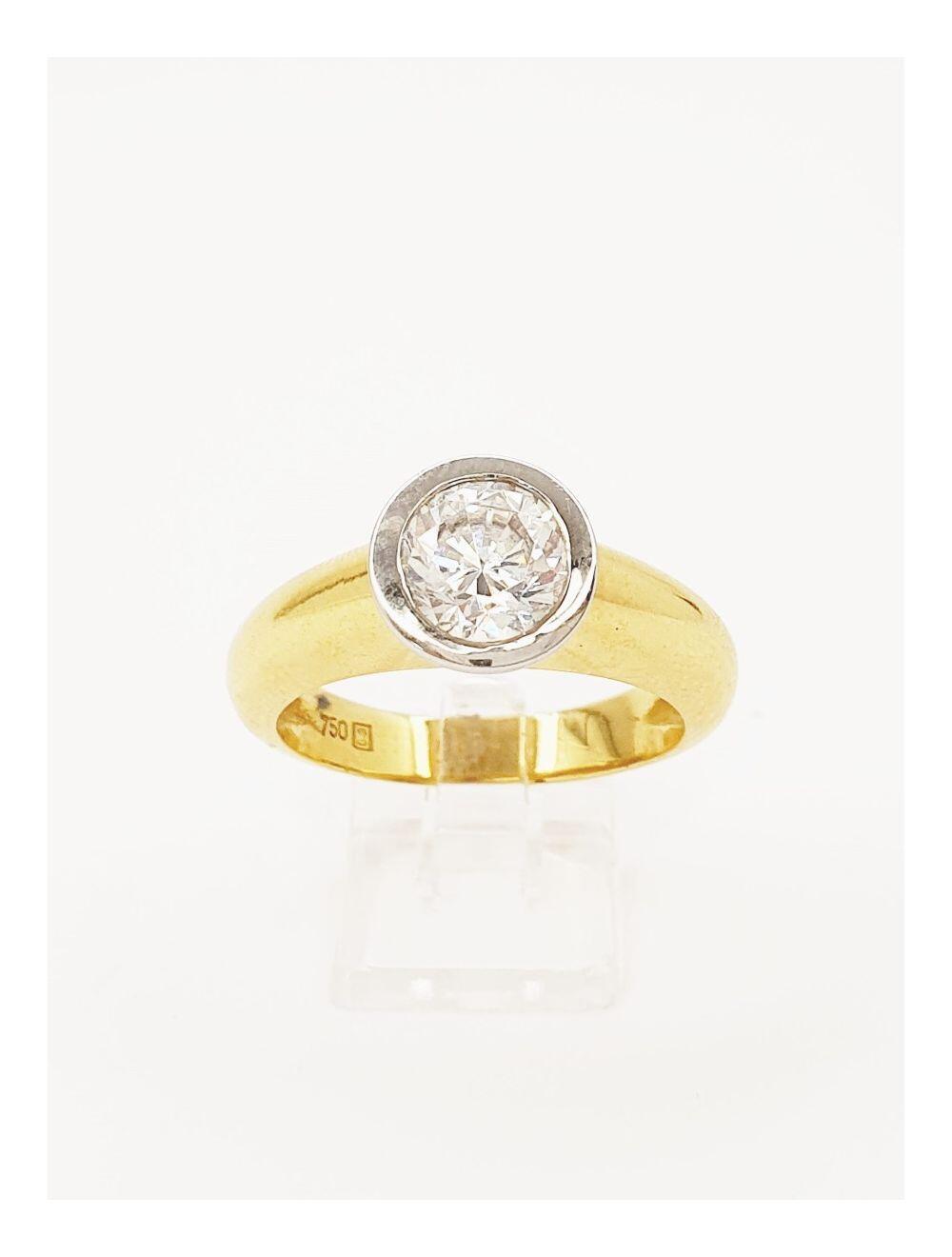 Yellow gold ring with white zircon set in prongs