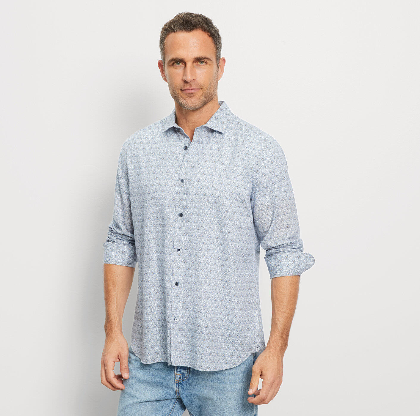 Coupe régulière : chemise décontractée