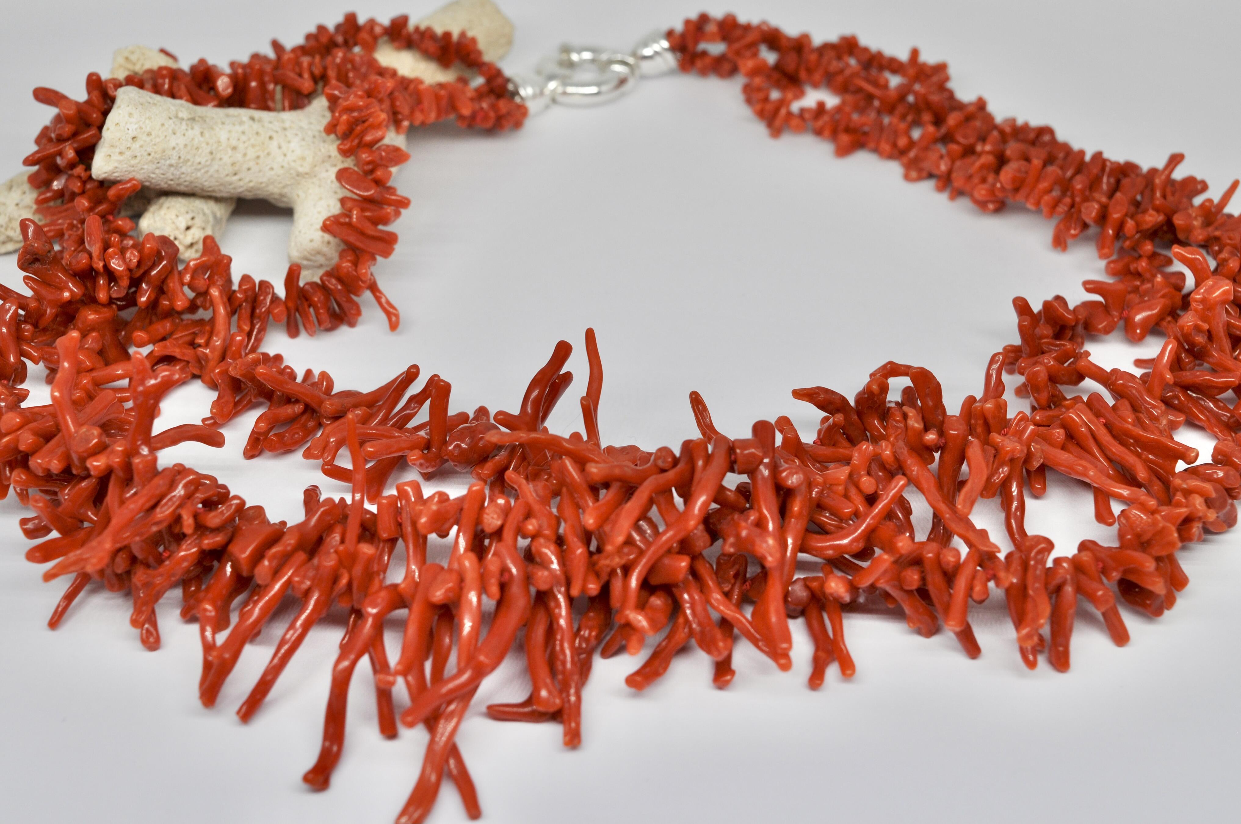 Collier en corail rouge avec fermeture en argent
