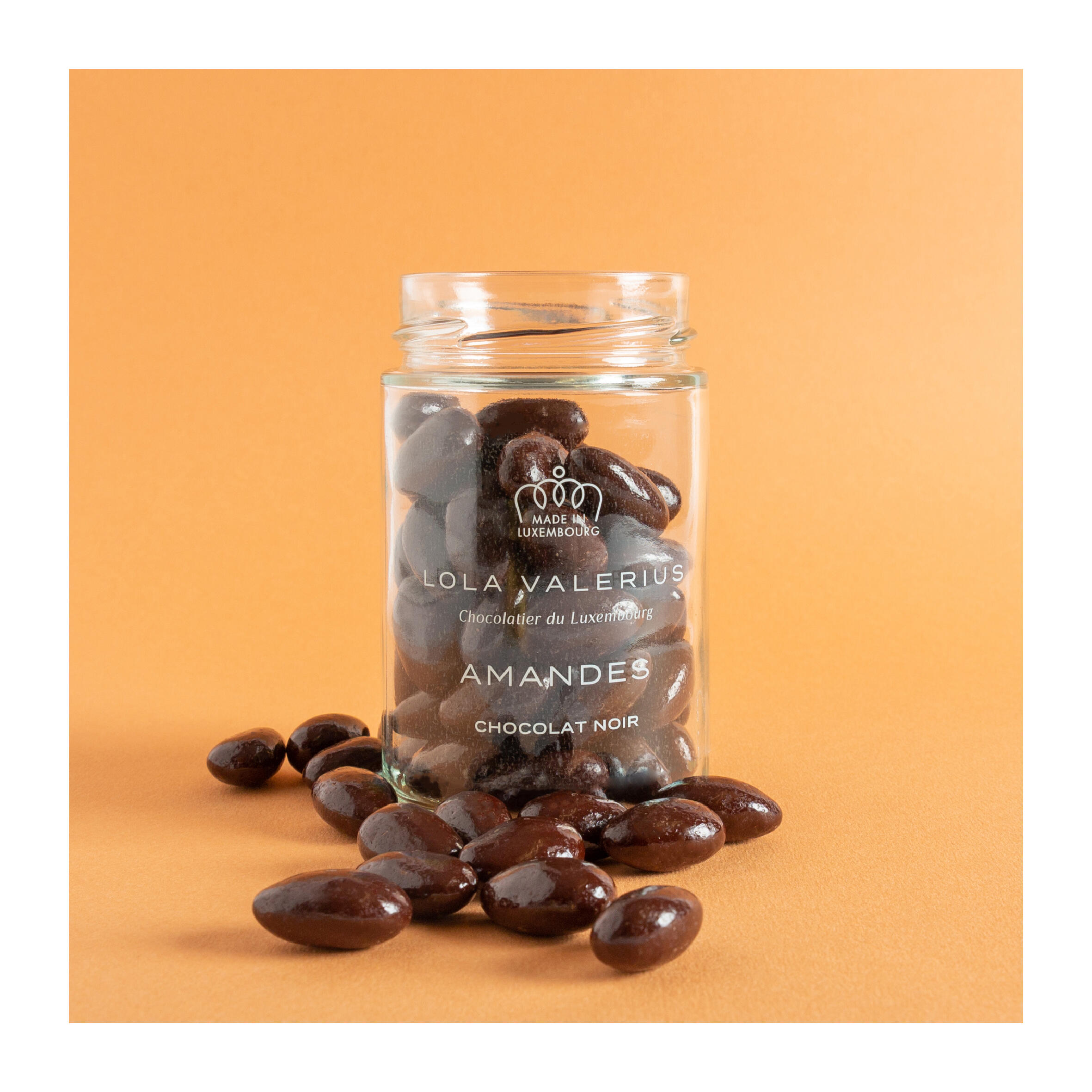 Chocolate almonds 