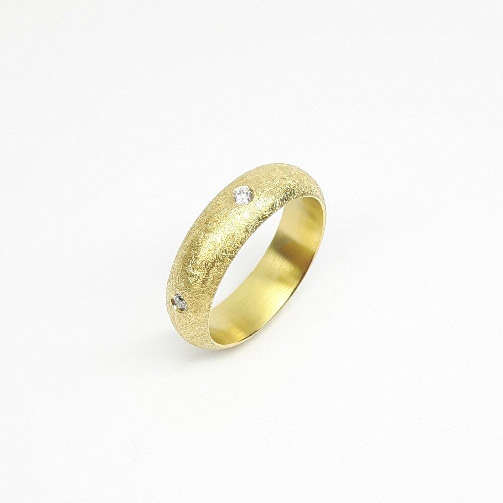 Bague en or jaune 18kt et 5 brilliants.