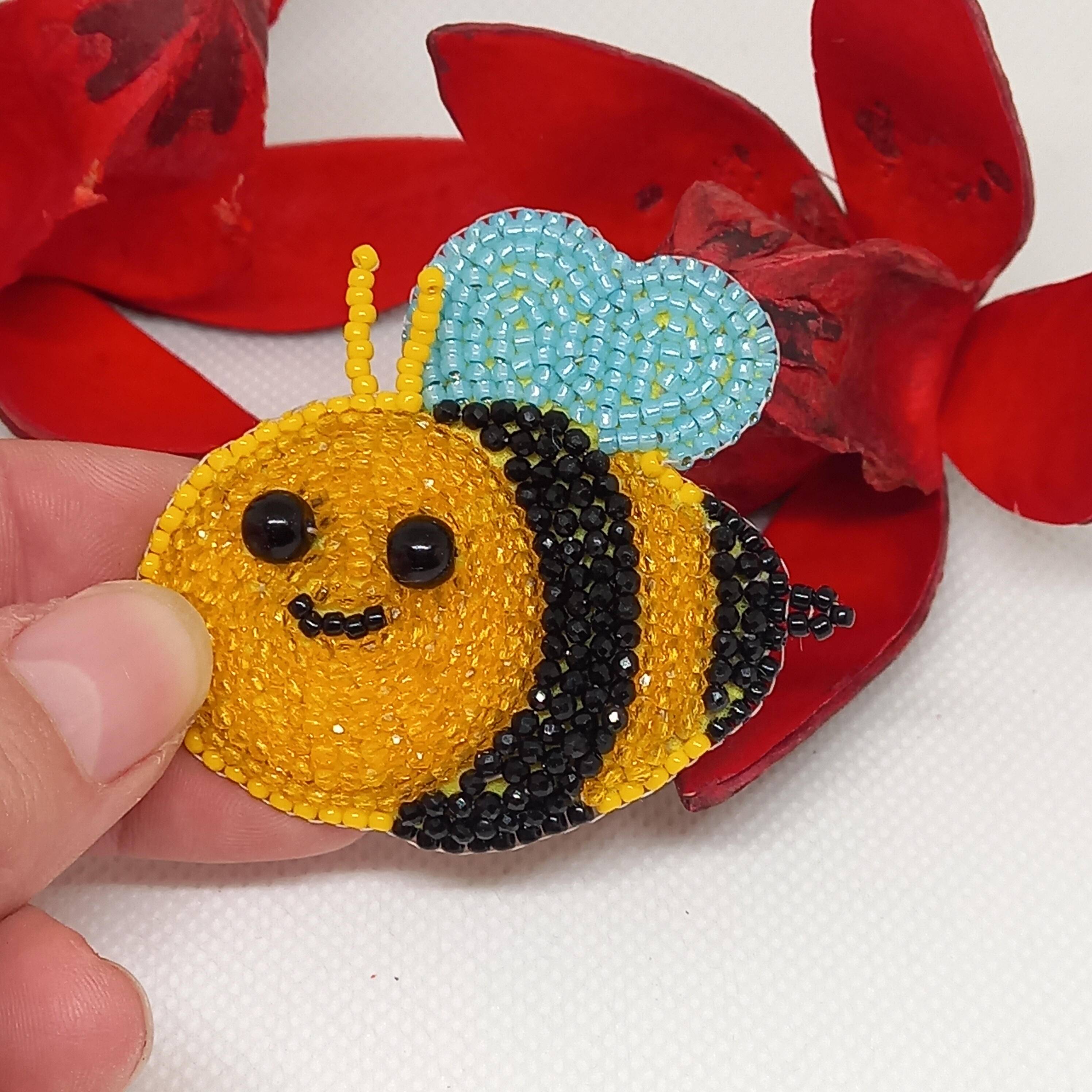 Broche abeille mignonne