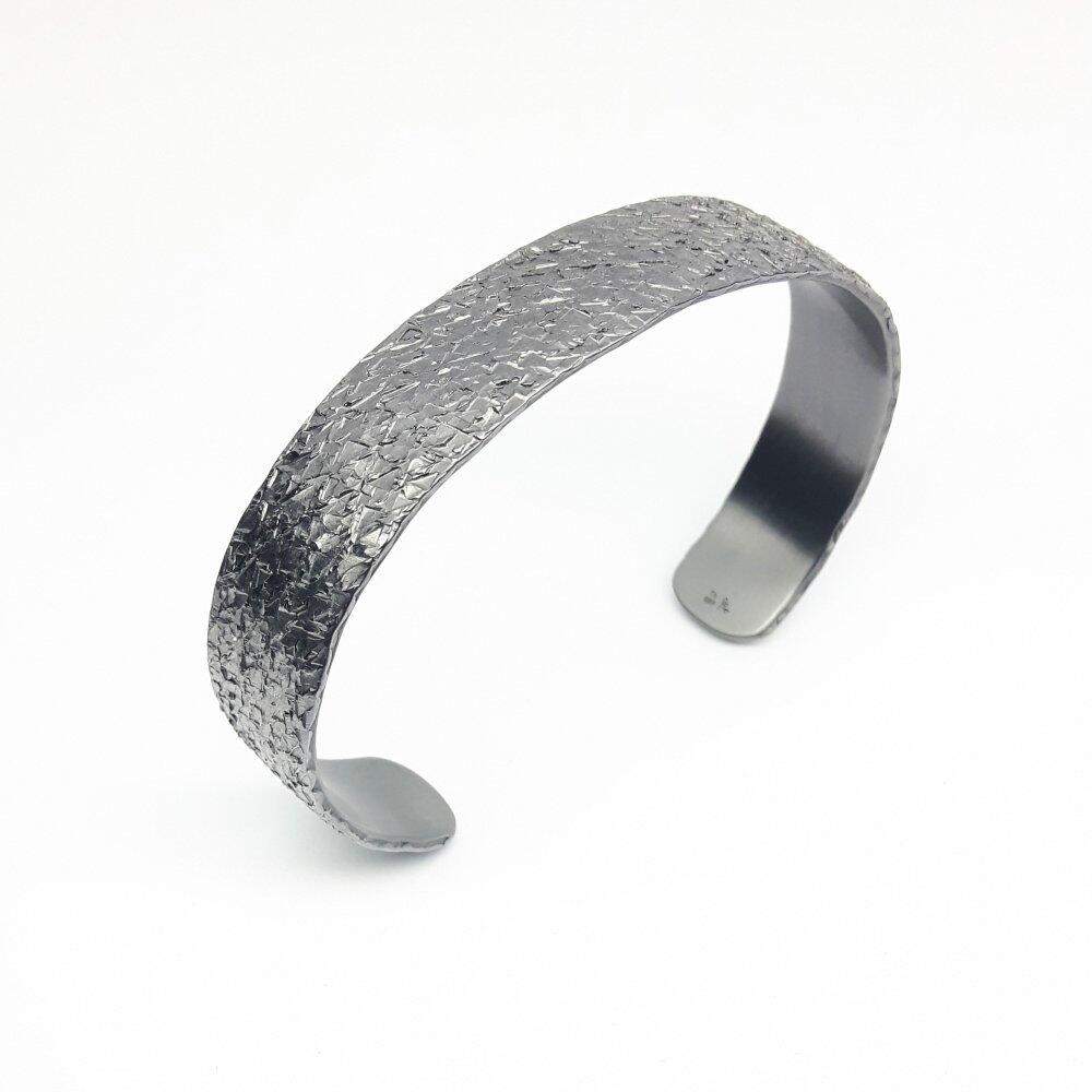 "crystalline", bangle made from 999 tantalum 13mm. Unique piece.