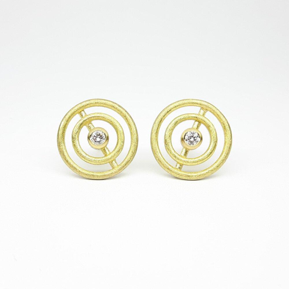 Stud earrings in 18kt yellow gold with diamonds. One of a kind.