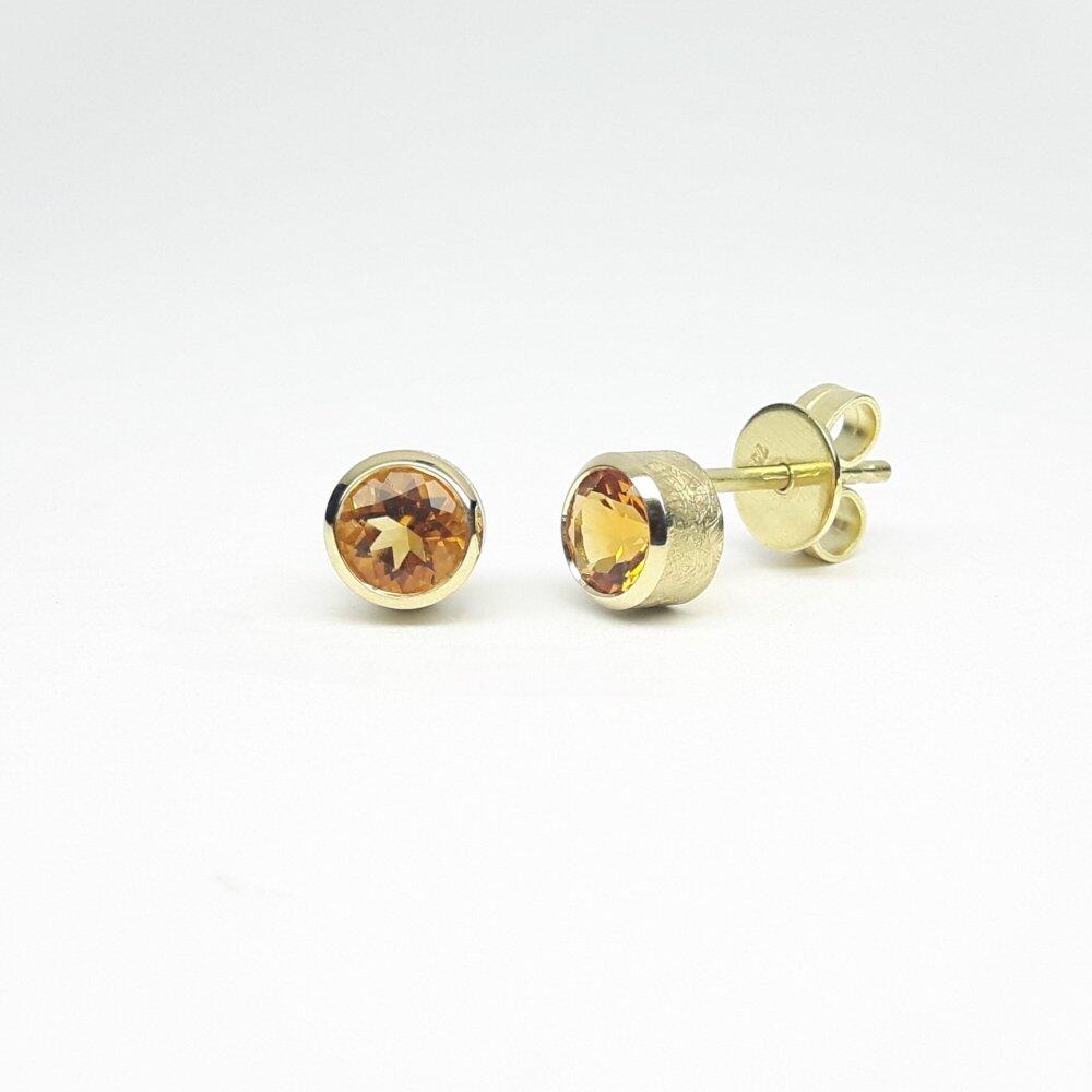 Boucles d'oreilles en or jaune 18kt et citrine Ø5mm.