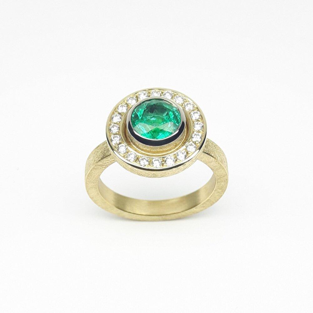 "hope", ring in 18kt yellow-white gold, emerald and diamonds. Unique piece.