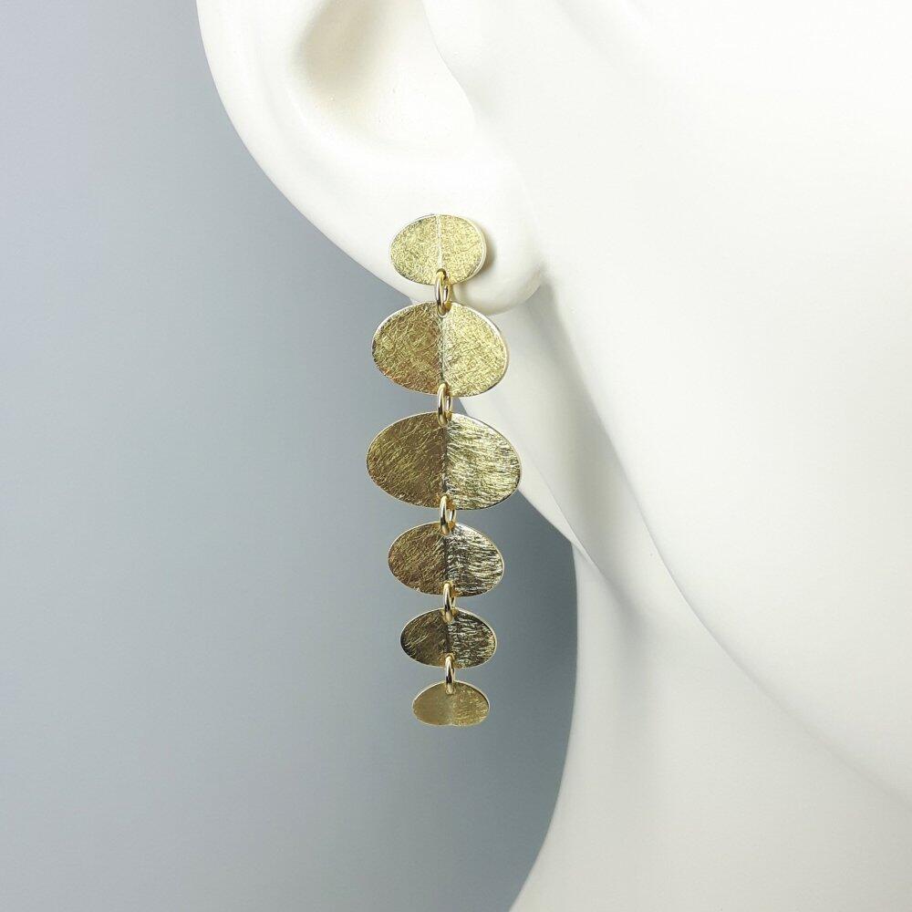 "dancing in the wind", stud earrings in 18kt yellow gold. One of a kind.