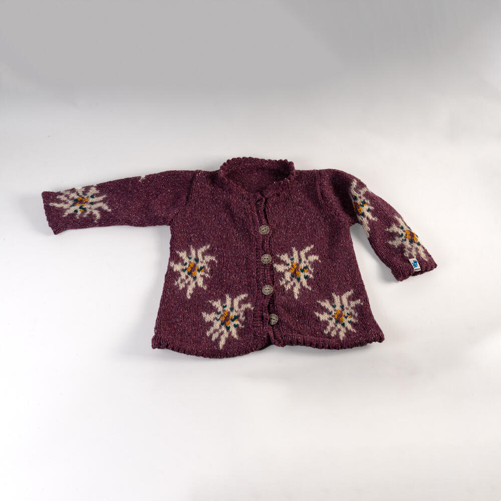 Veste pour enfants tricotée à la main avec motif à fleurs