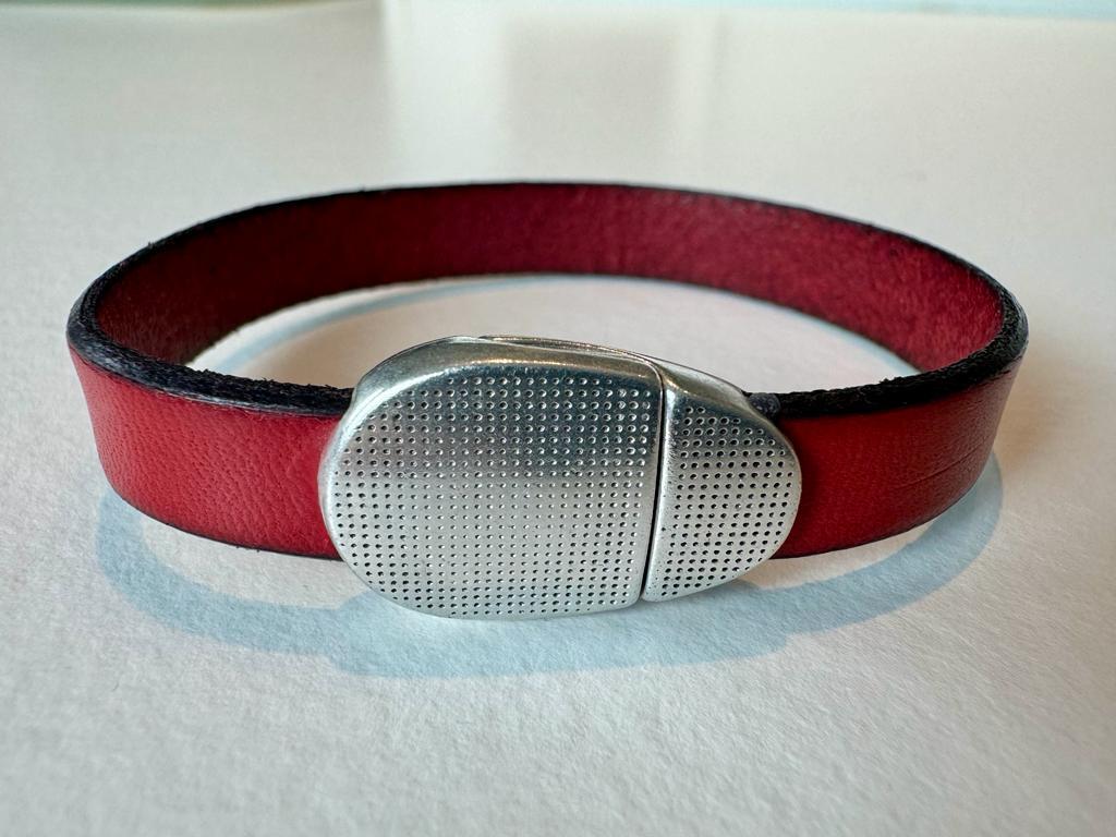 10 mm burgundy leather bracelet with antique silver woman clasp - 19 cm