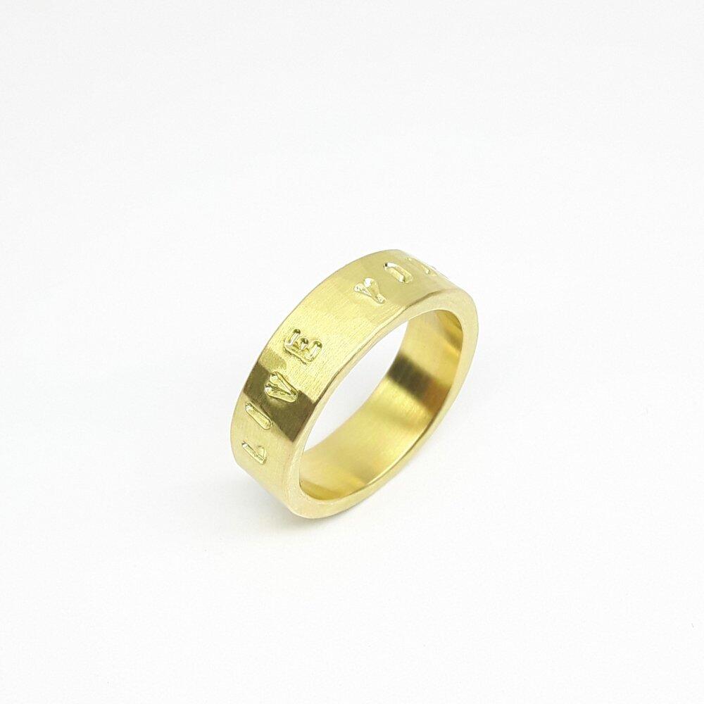 "LIVE YOUR LIFE", Ring aus 18kt Gelbgold geschmiedet.