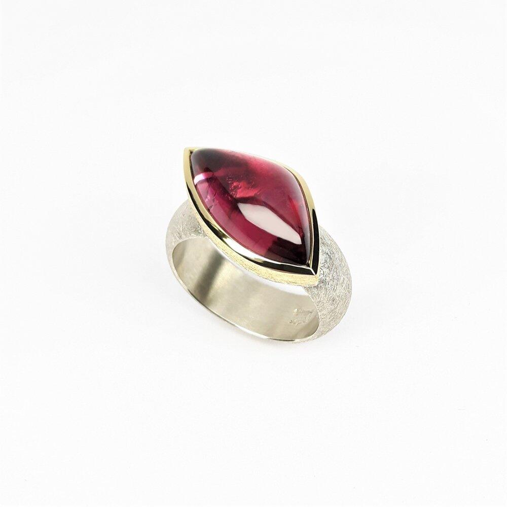 Bague en argent 925/- , or jaune 18kt et tourmaline rubellite. Pièce unique.