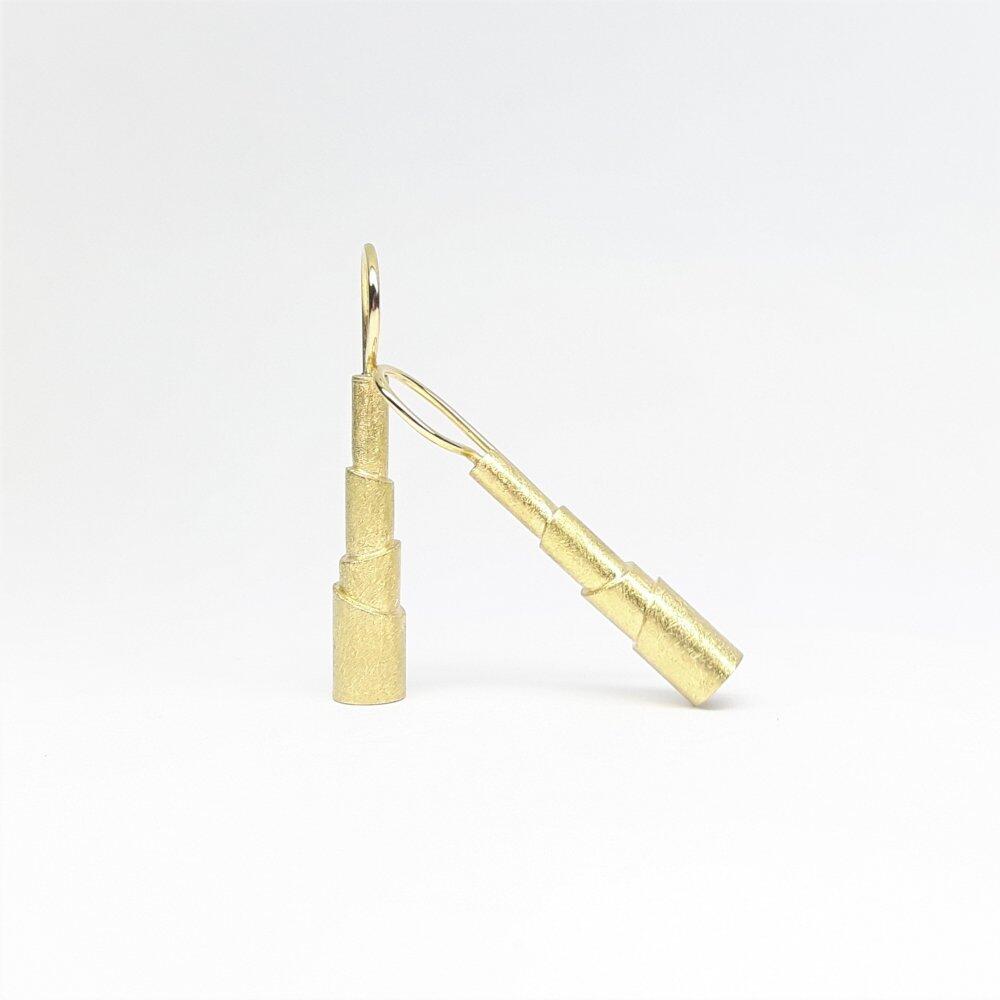 Earrings in 18kt yellow gold.