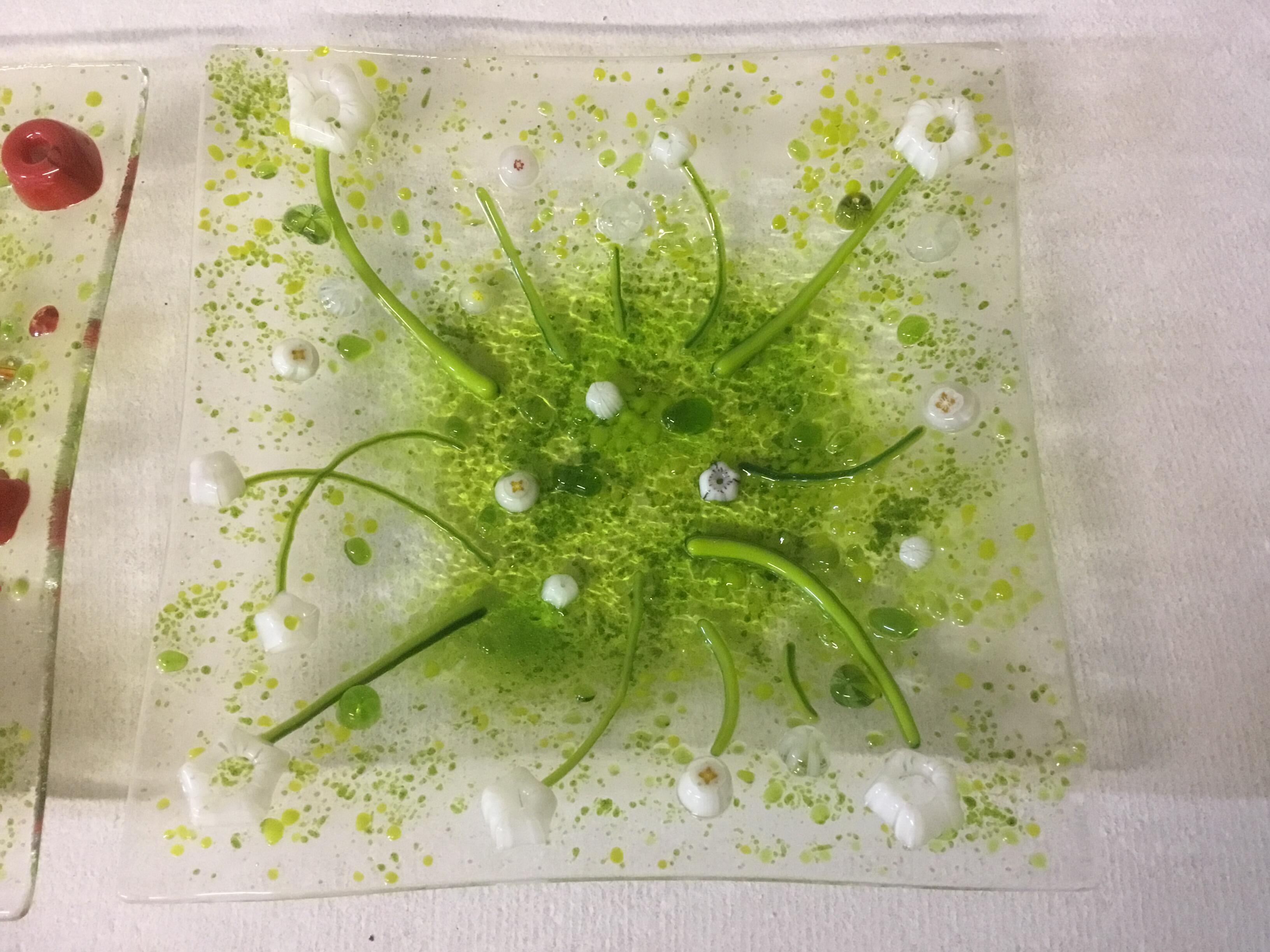 Beautiful plate with floral motif, millefiori, handmade, single piece, white