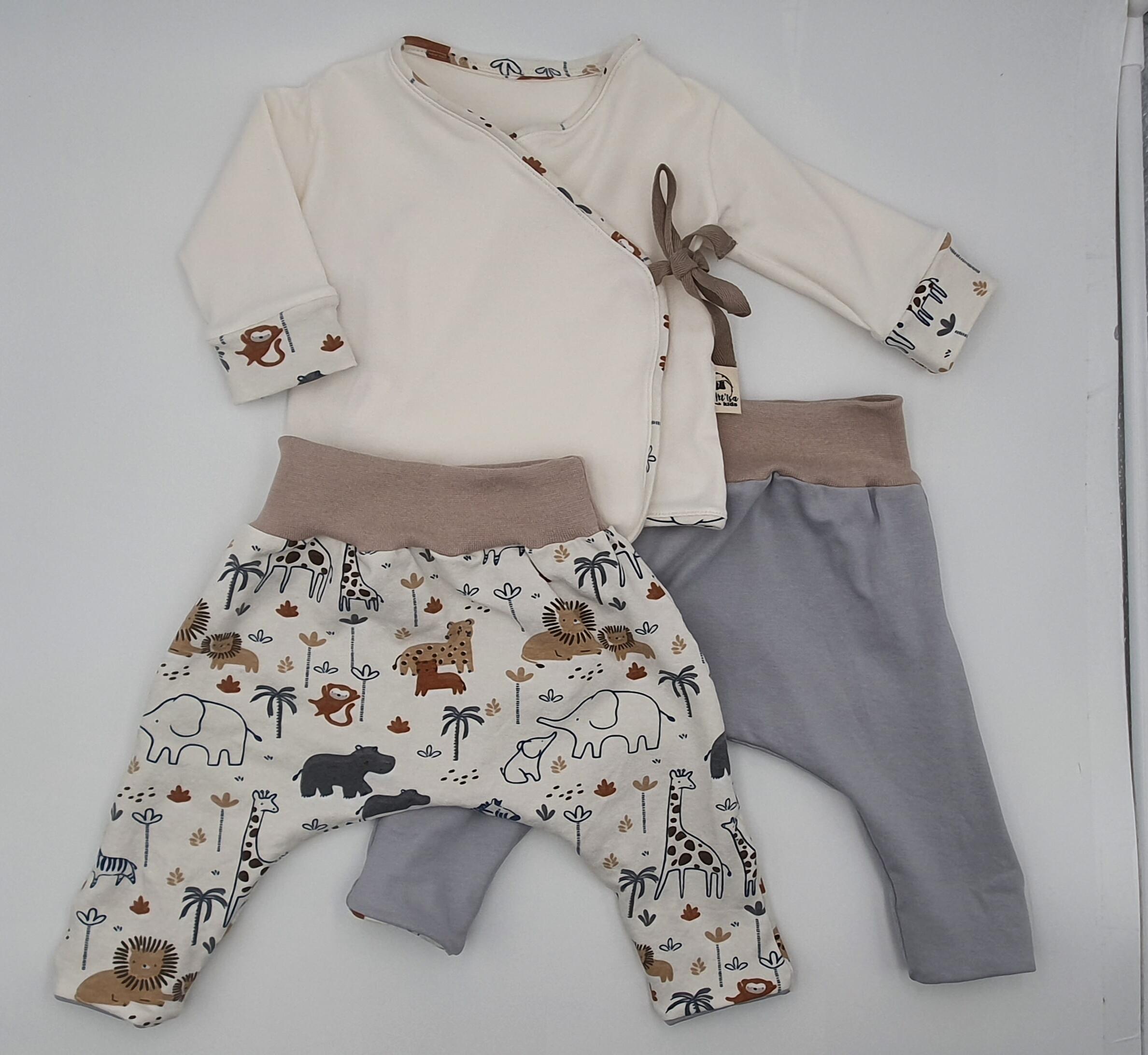 Reversible and evolutionary "first clothes" birth set.  Beige animals. 2 items 