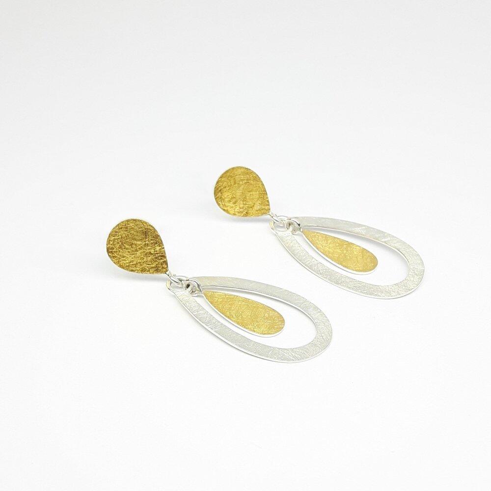 Boucles d'oreilles "dancing drops" en or fin et argent 925/-.