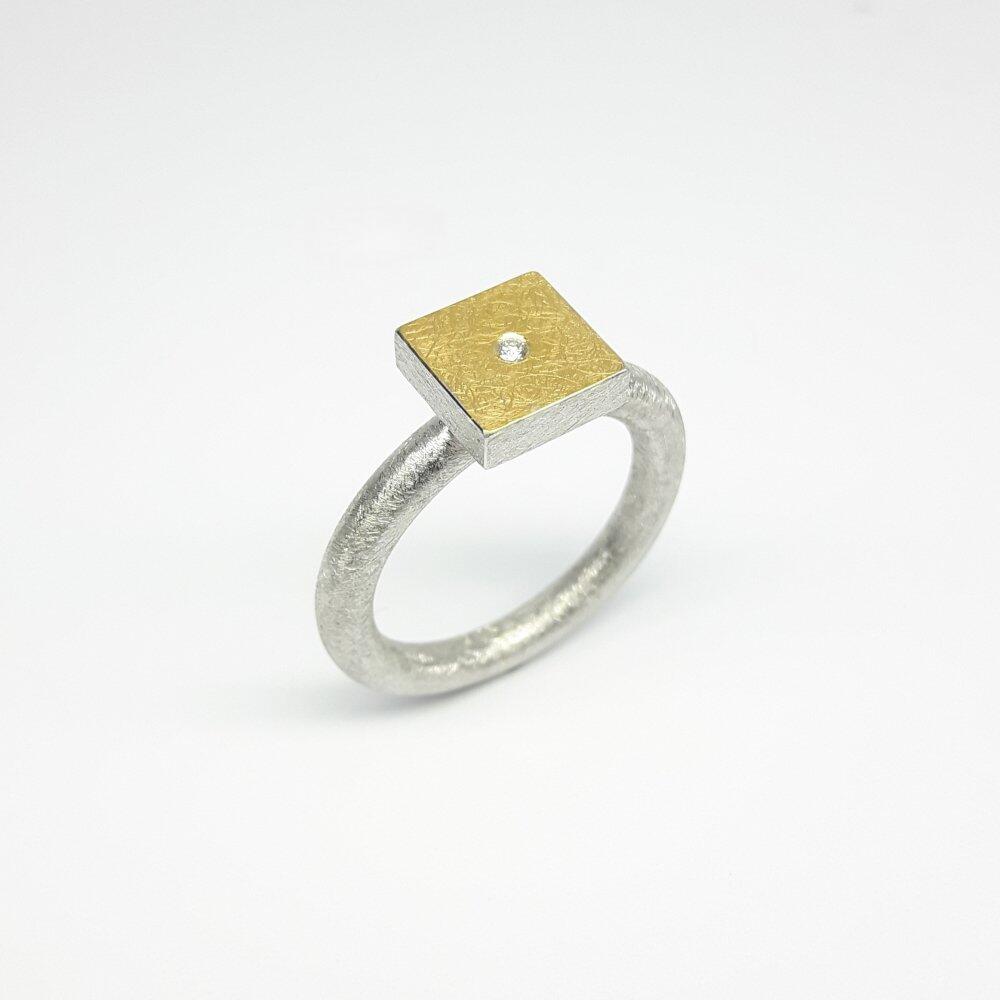 Ring aus 925er Silber, Feingold und Diamant.