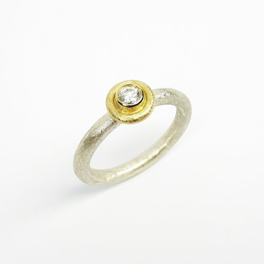 Ring aus 925er Silber, 18kt Gelbgold und Diamant 0,1ct.
