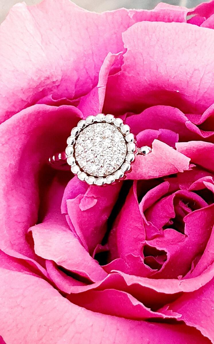 18K white gold pastille ring with 0.12ct natural diamonds