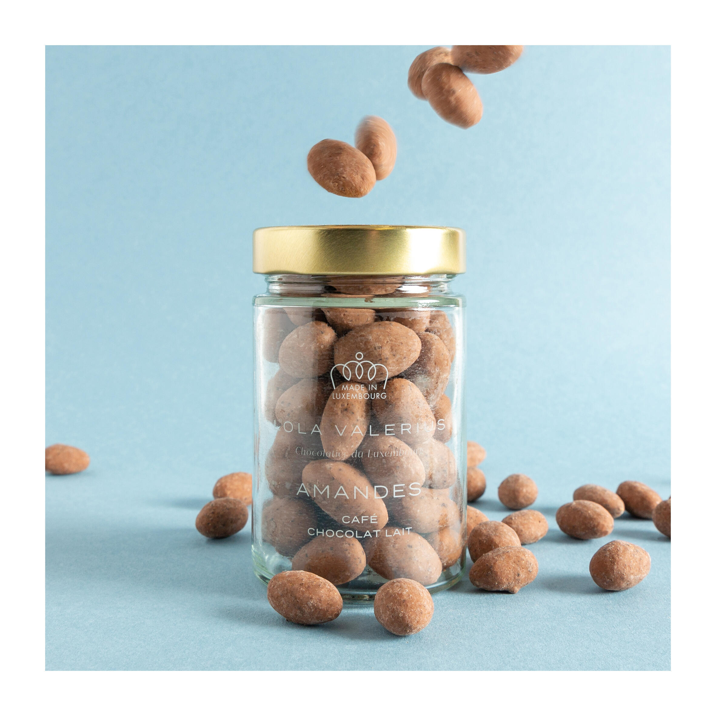 Chocolate almonds - milk chocolate - coffee