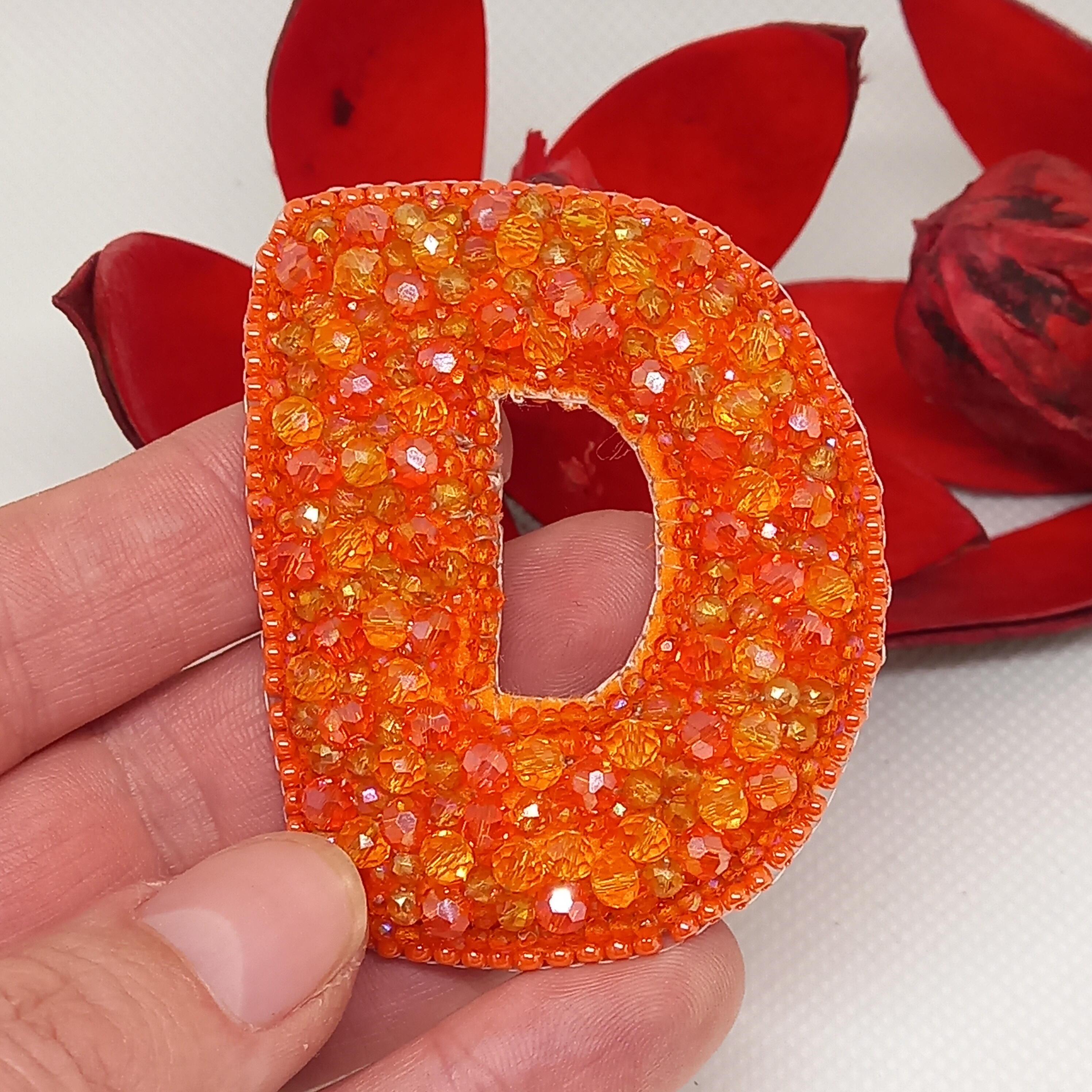 Broche en forme de lettre D