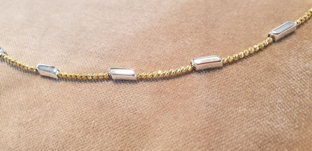 # Chaîne collier semi rigide en billes facettées or jaune et barres or blanc