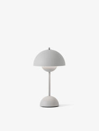 Table and bedside lamps &tradition
