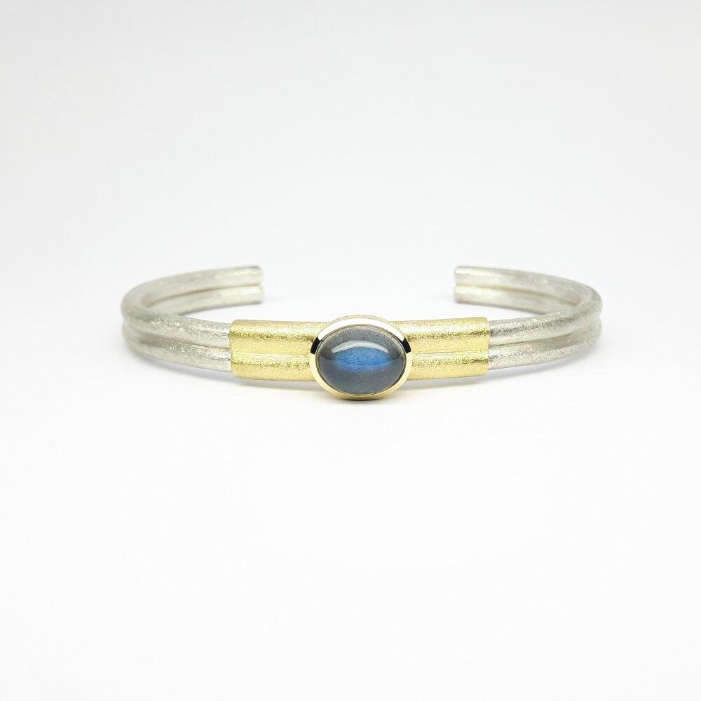 Armreif aus 925er Silber, 18kt Gelbgold und Labradorit. Unikat.