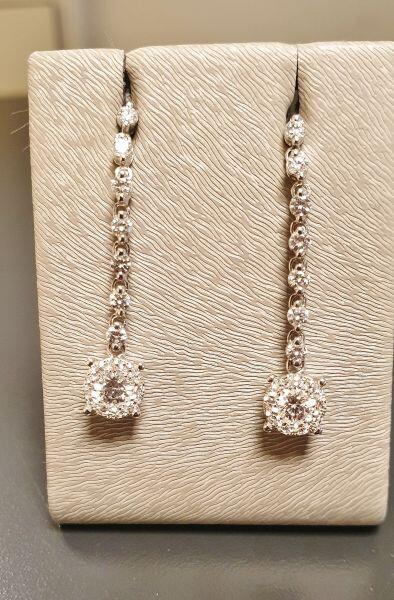 3cm dangling earrings in 18K white gold with 0.97ct GVS natural diamonds,