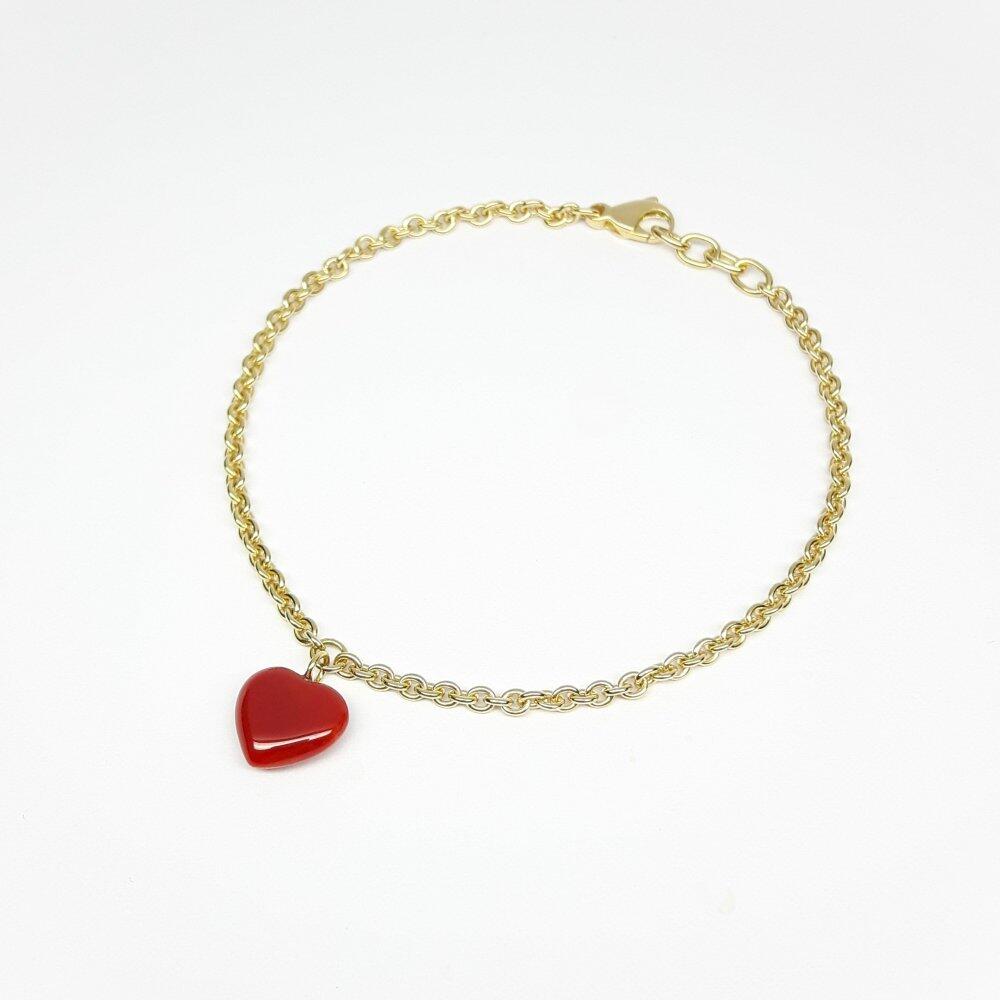 'my sweetheart', bracelet en or jaune 18kt et coeur en corail rouge. Pièce unique.