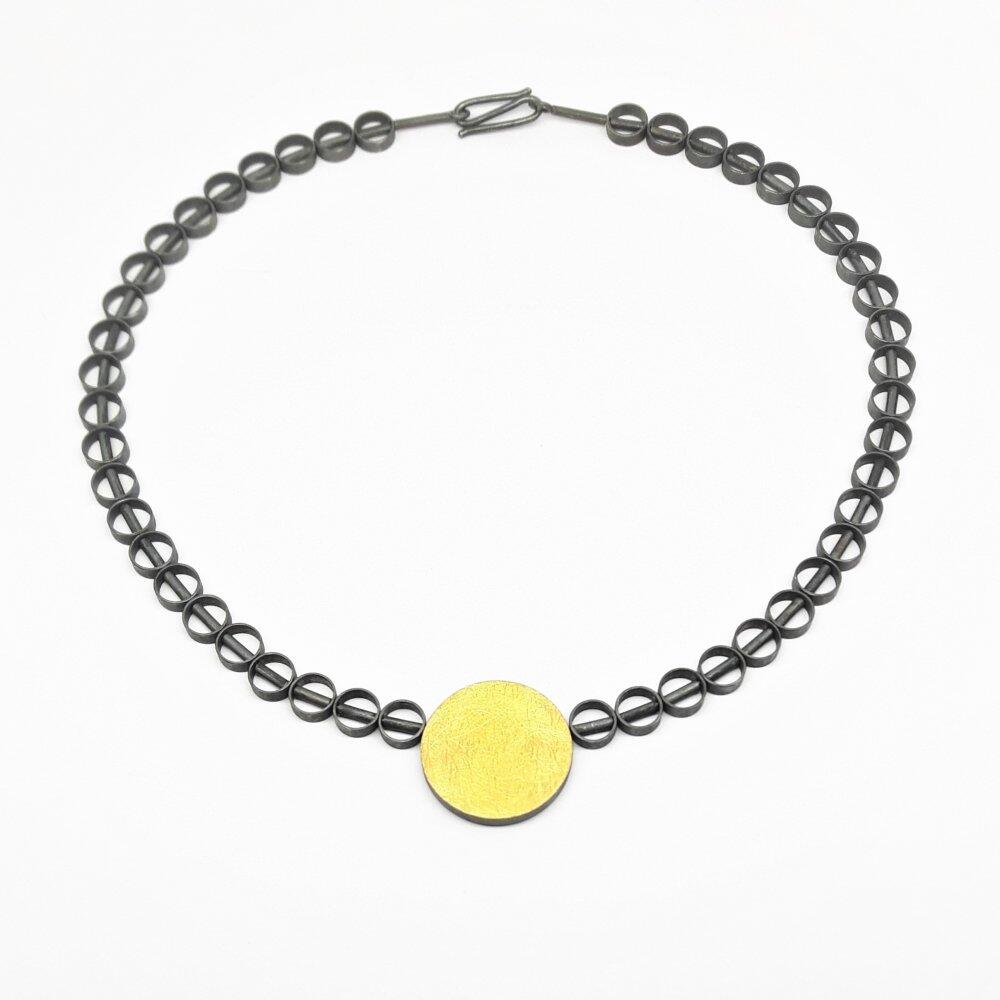 "Big Ol' Sun", collier en or fin 24kt et argent 925/- noirci.