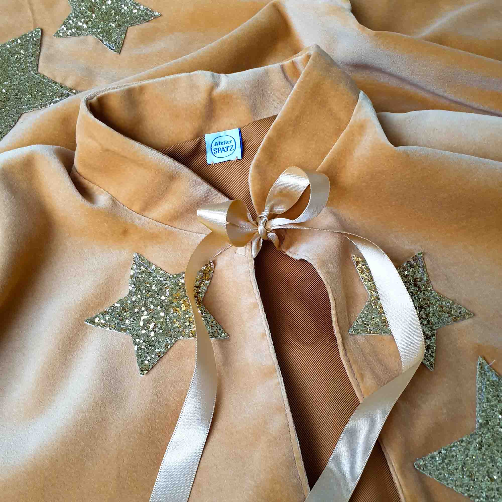 Star cape for circus lions, starlets or party girls