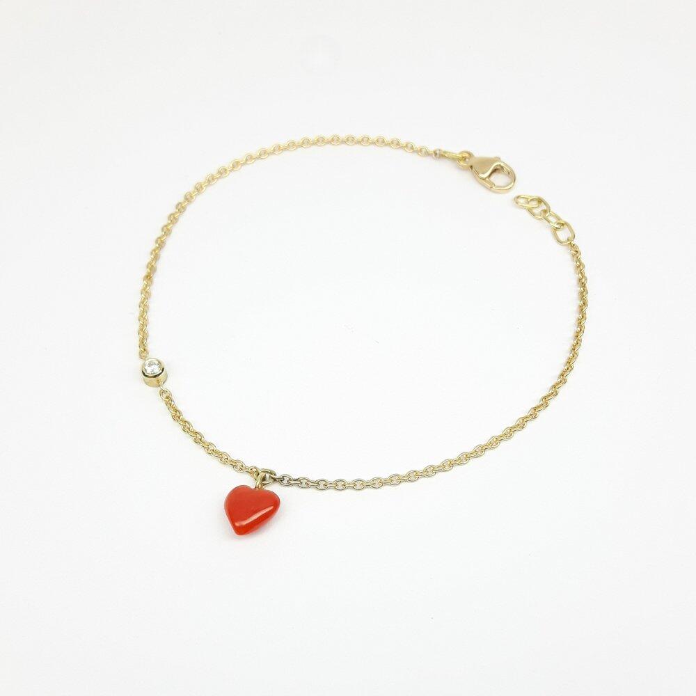 'my sweetie', bracelet en or jaune 18kt, coeur en corail rouge et diamant. Pièce unique.