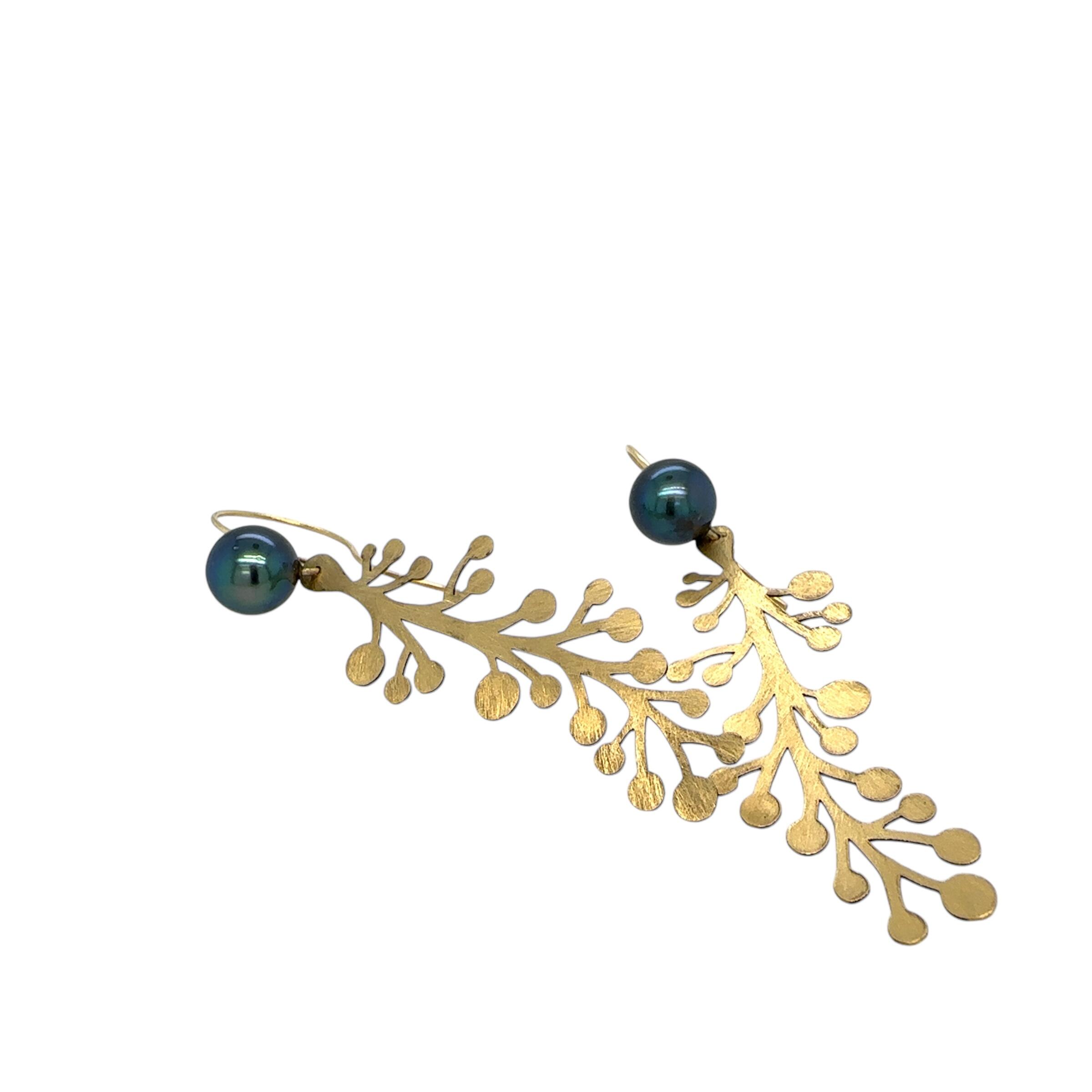 Earrings made from 18 ct 750/- and Edison pearls