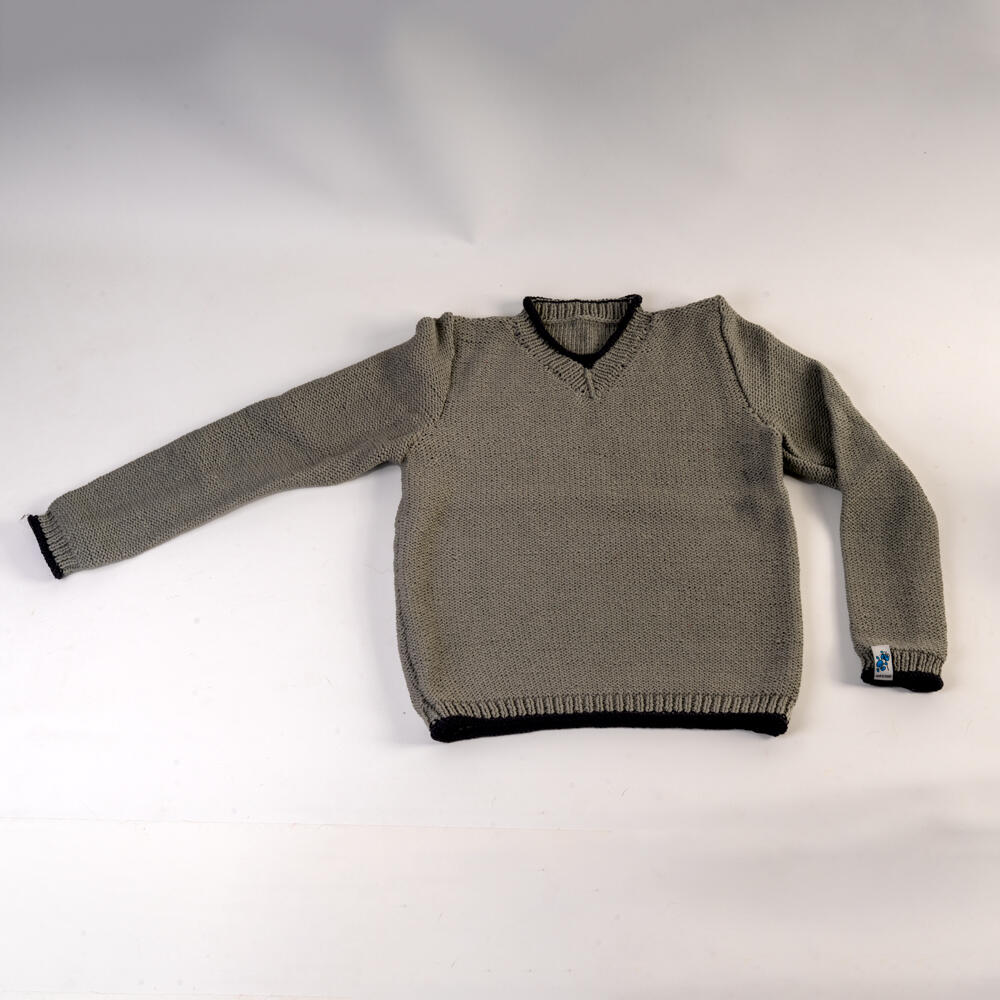 Children's sweater with V-neck, hand-knitted