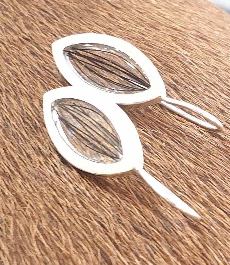 # Création boucles d'oreilles argent pendantes en résine pour garder des souvenirs